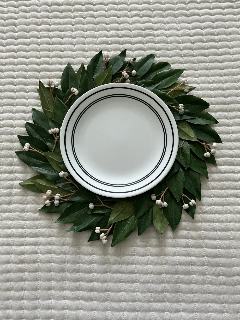 Pottery Barn Leafy Plate Chargers, Set of 4 (Set B)